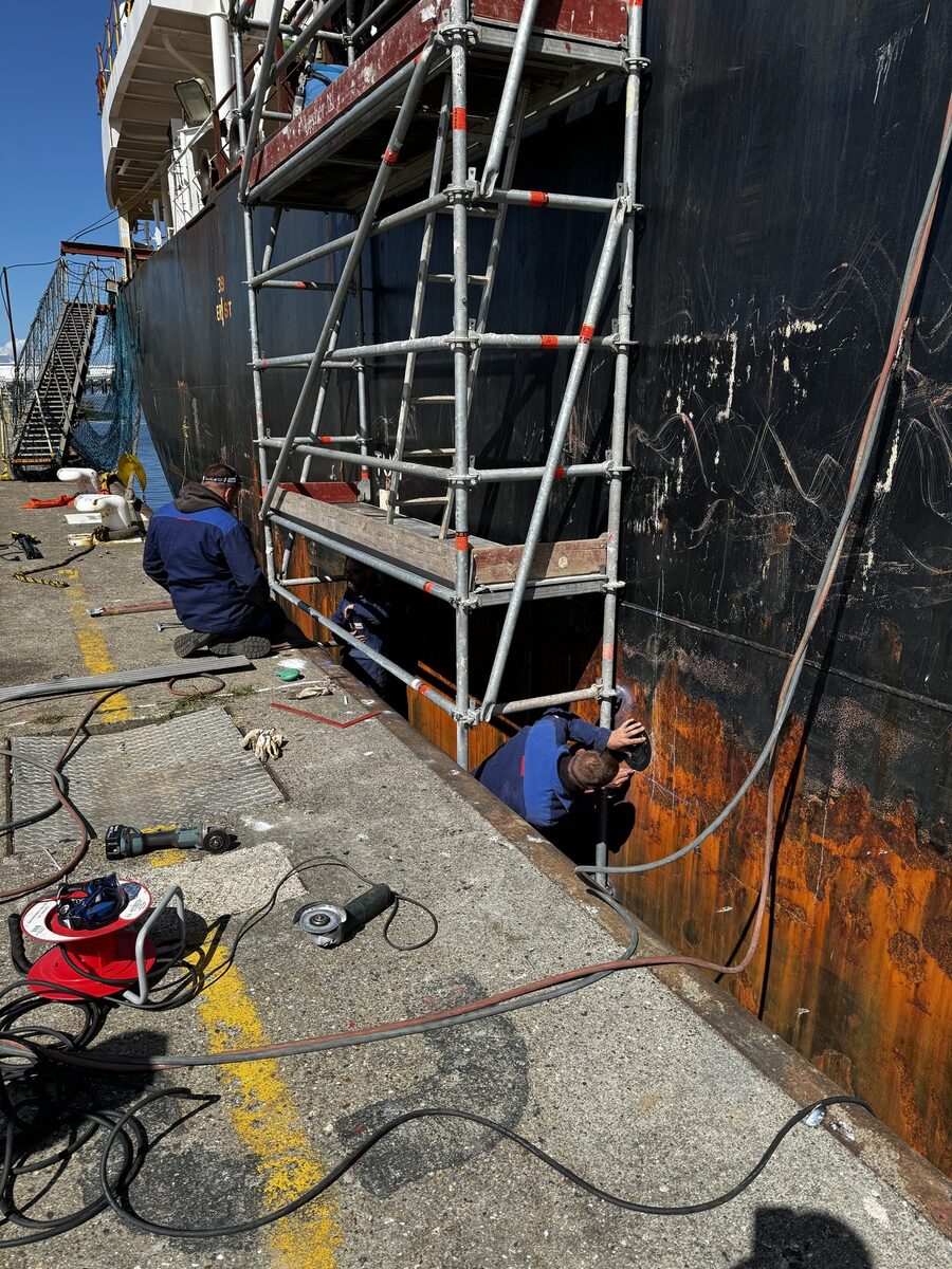 Shell plate repair along the vessel side